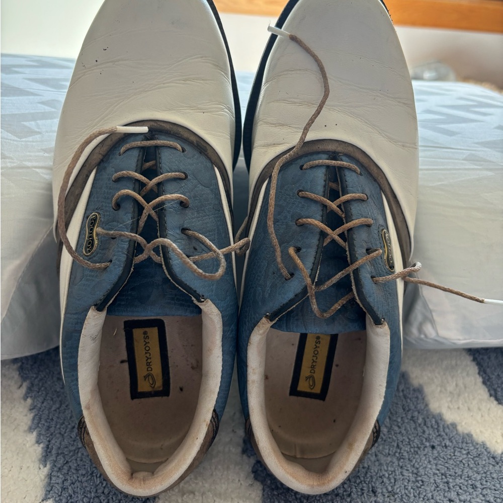 Golf shoes